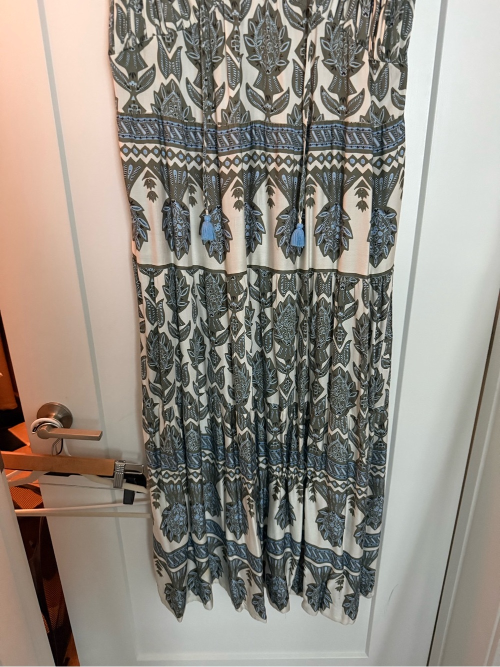 Omika Floral Maxi Dress in Cream and Blue Size M - Picture 9 of 12
